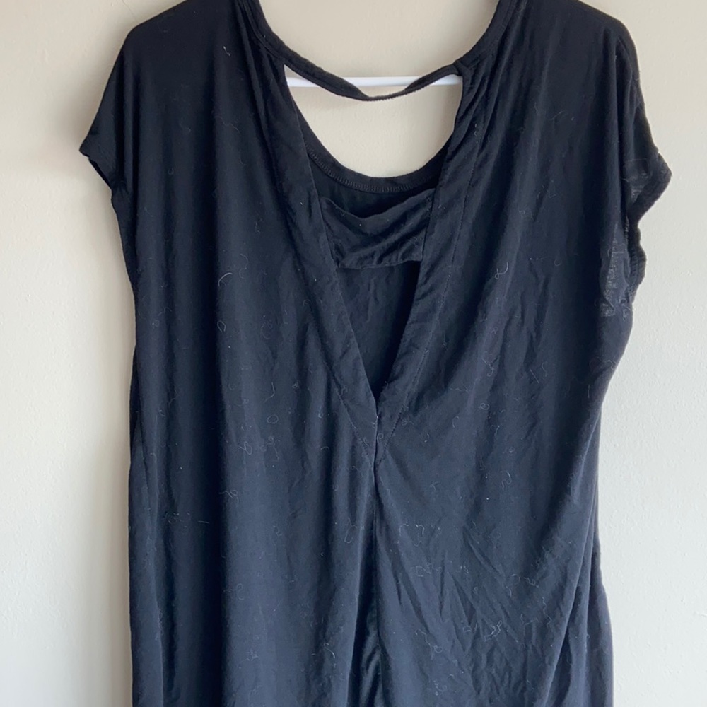 XL black stretchy shirt with open back